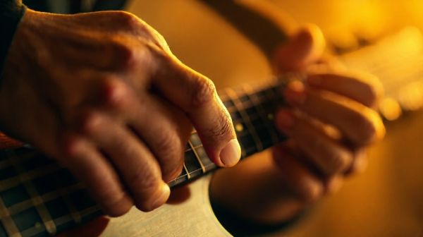 5 astuces pour maîtriser la guitare manouche et son art
